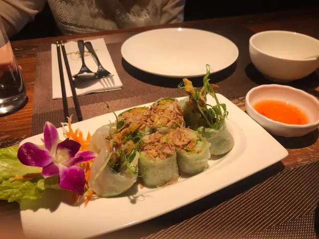 香芒牛油果軟殼蟹卷