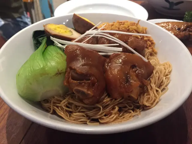 話梅花雕撈幼麵