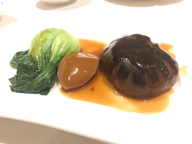 花菇大大隻非常厚肉,鮑魚炆煮得軟腍鮑魚味濃郁