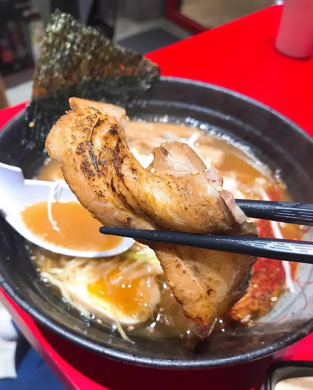 醬油炙燒五花叉燒拉麵