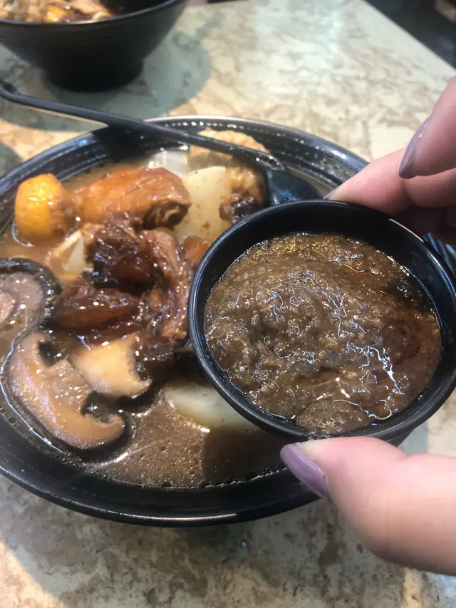 招牌鮮切麵(秘製牛筋,瑞士雞翼,蠔皇冬菇,鮮甜蘿蔔)