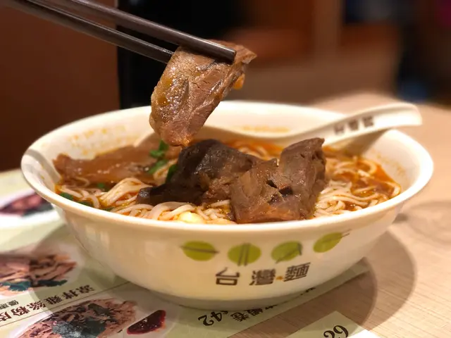 紅燒牛肉關廟麵