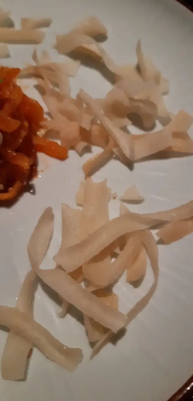 手撕法國鵪鶉伴海膽汁海蜇