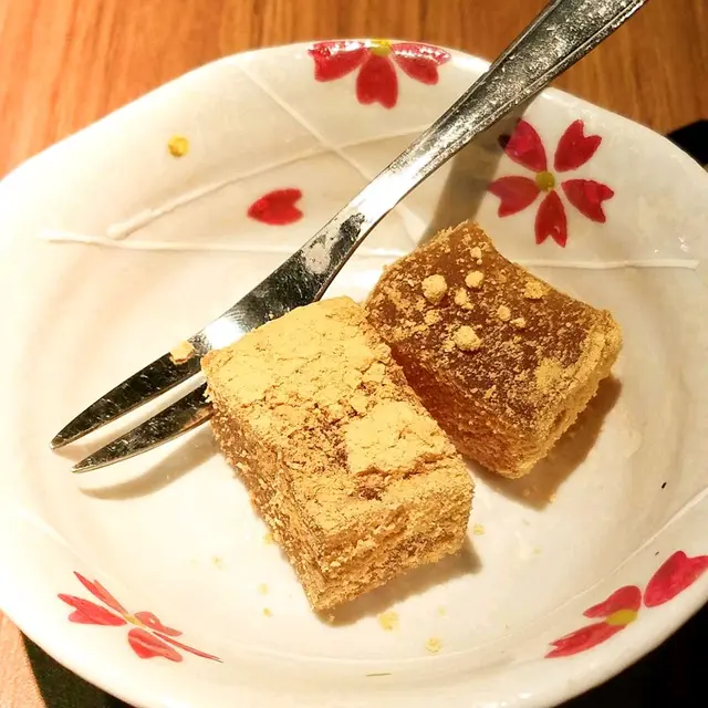 黑糖黃豆粉蕨餅