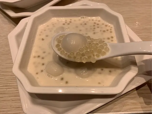 椰汁芝麻湯圓西米露