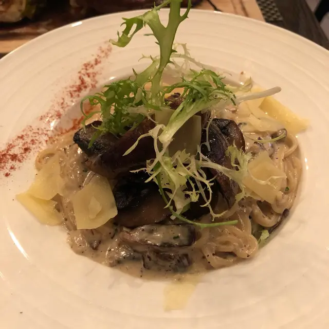 炭燒大啡菇黑松露忌廉汁野菌意大利粉