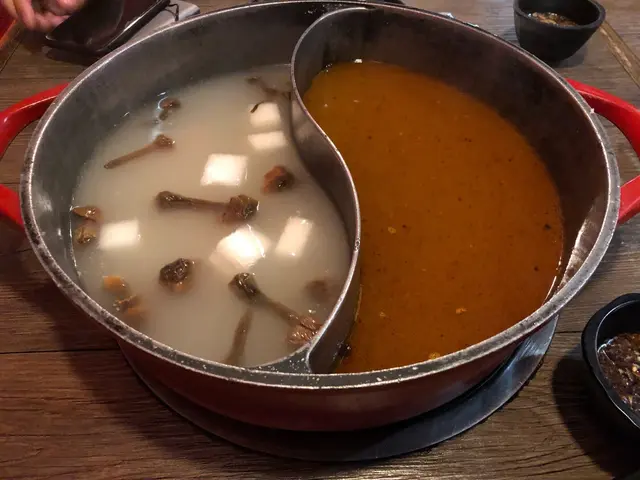 血池麻辣湯，姬松茸冬瓜湯