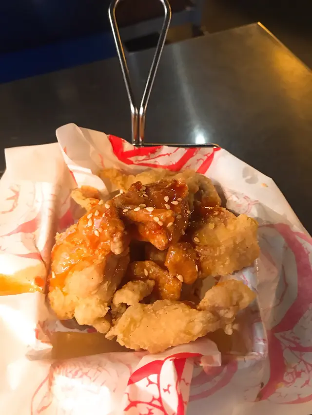 甜辣炸雞配薯條