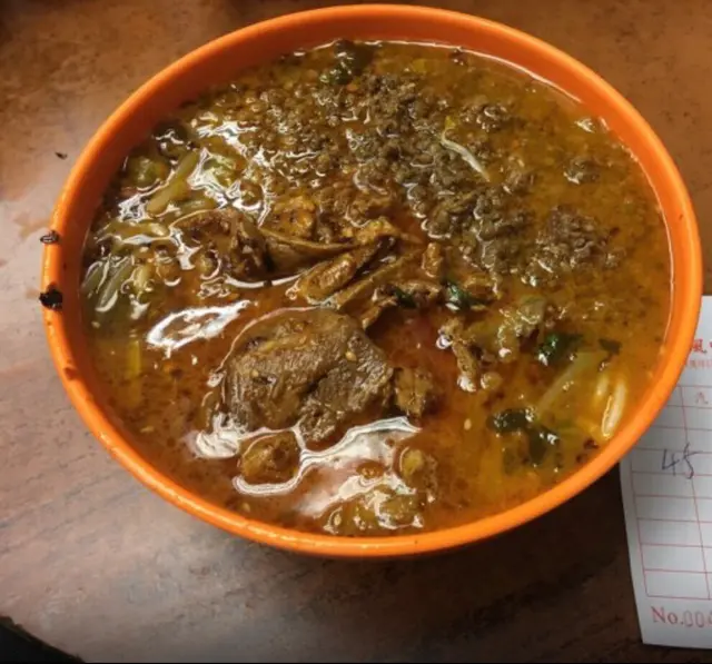 炸醬腩肉米線