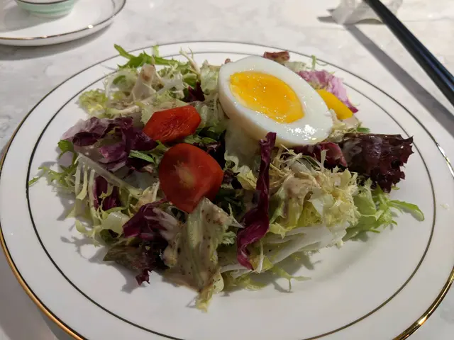 糖心蛋伴胡麻沙律