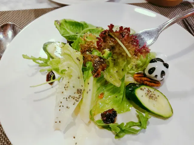 碧根果仁奇亞籽紅莓乾沙律