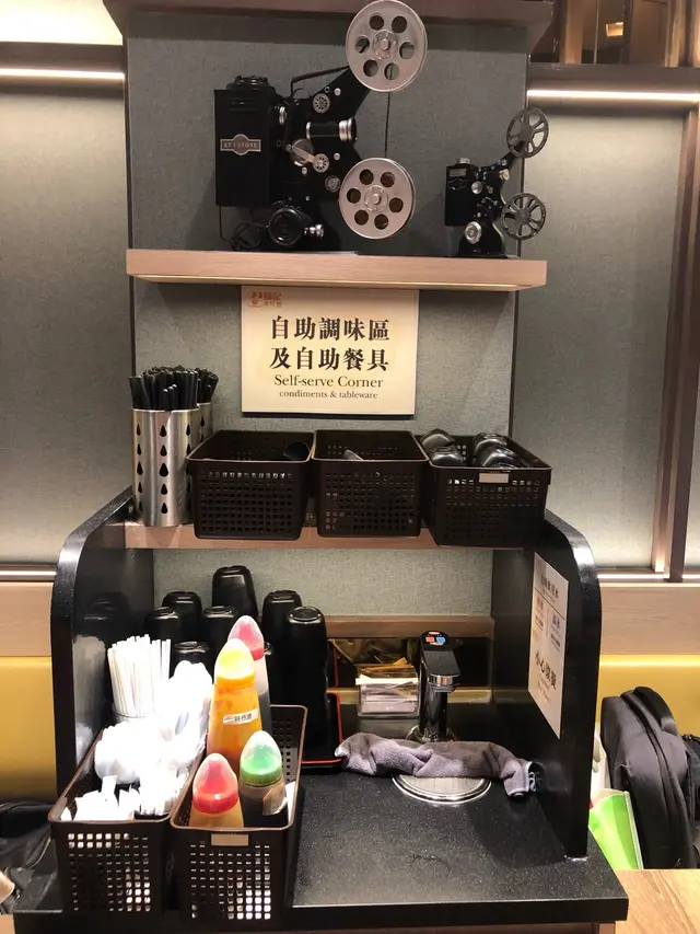 餐具,調味醬料,仲有冷熱水供應