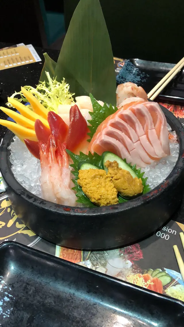 刺身新鮮，炸物類有質素，炒粉絲可以唔洗試