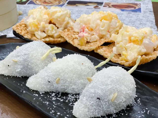 豆沙QQ小白鼠及鍋巴雜果沙律