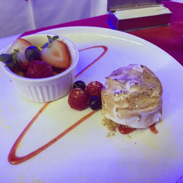 迷你火焰雪山拌野莓焦糖燉蛋