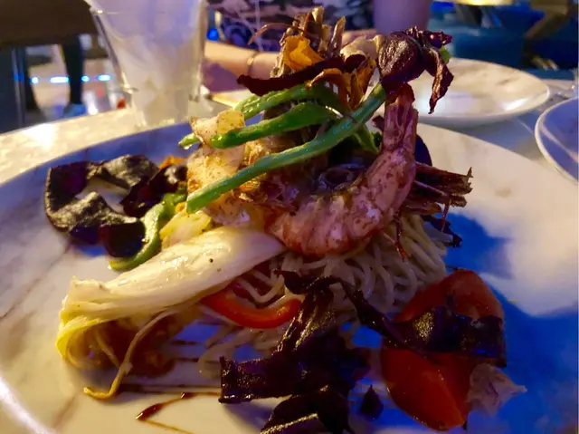 香煎大蝦配辣椒蒜香意粉