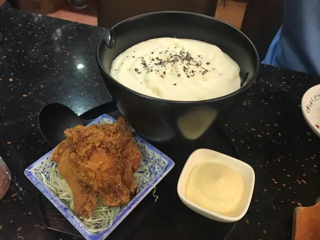 白咖喱烏冬陪配炸雞