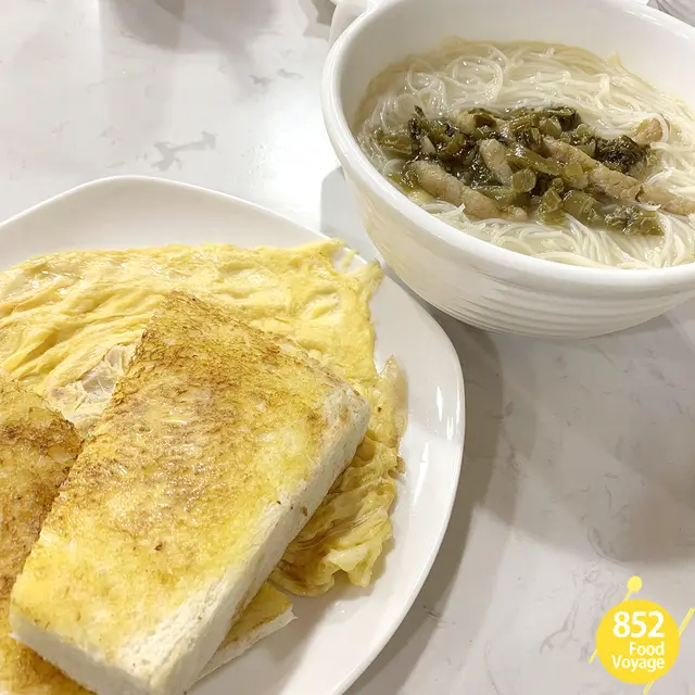 雪菜肉絲米配火腿奄列油多