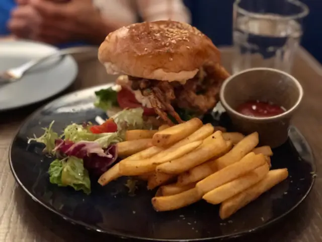 明太子原隻軟殻蟹漢堡