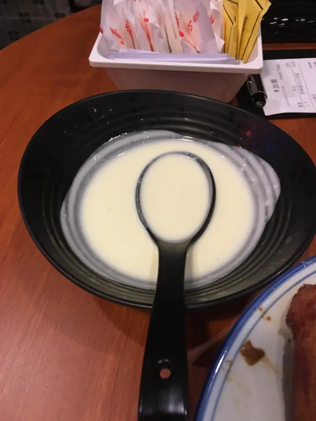 根本就係sour cream 撈忌廉定係芝士粉定係奶。完全唔知到底呢兜汁係咩。