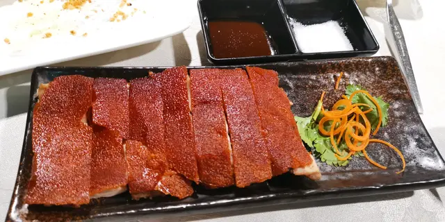 招牌即燒乳豬
