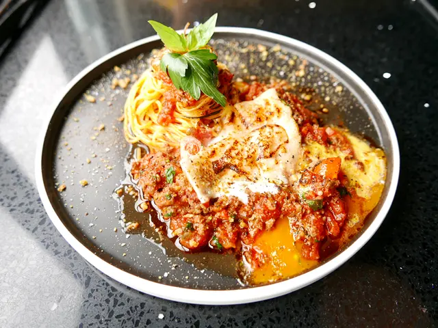 肉醬意粉配溫泉蛋 