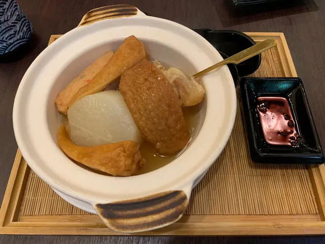 配麻辣椒油,唔係黃芥末,但都香,ok,關東煮夠味,牛根𣺉