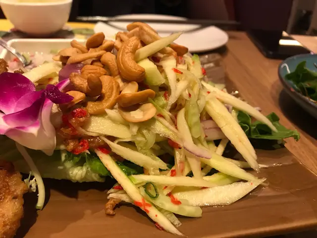 軟殼蟹青芒絲沙律