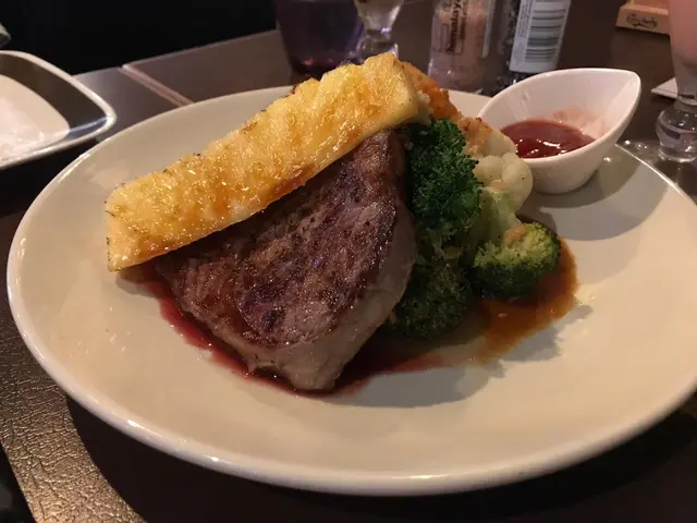 肉眼扒配焦糖蘋果