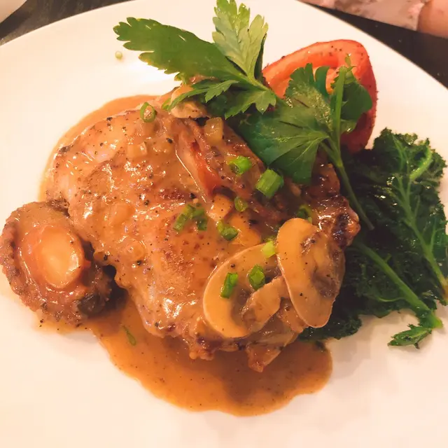 影相我已攞最好角度,現場睇同翠華雜扒餐一樣,個汁多到可以送飯,天喔,味道合格,同樣,翠華質素