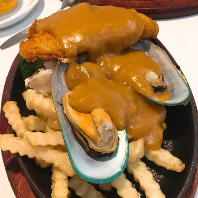 至尊海鮮鐵板配龍蝦汁