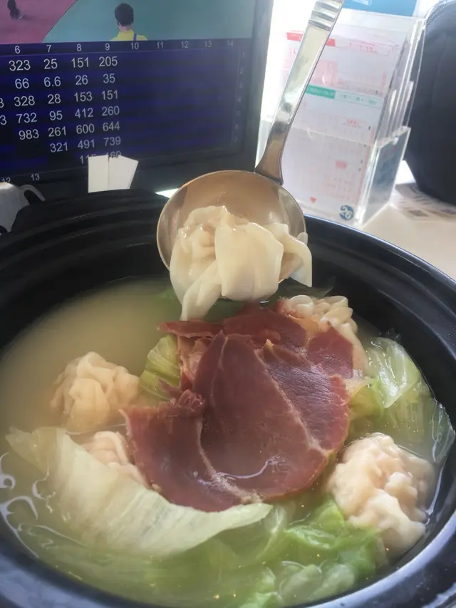 肘子片津菜雲吞