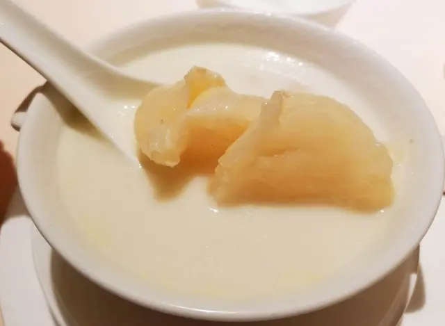 杏汁花膠燉蹄筋