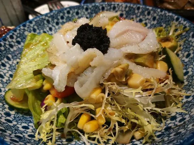 火焰左口魚邊牛油果沙律和風