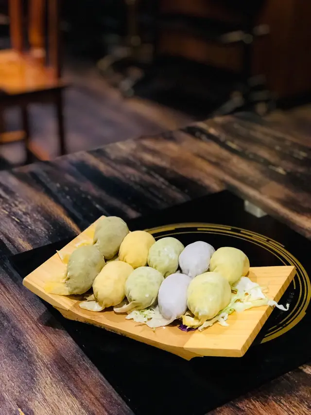 滾得囍餃子拼盤。十粒