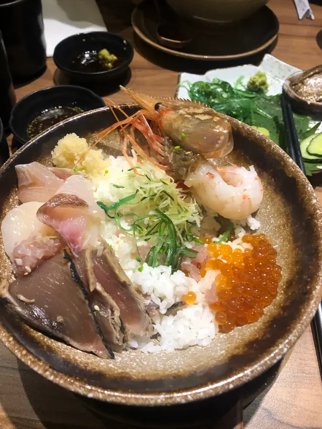 海鮮丼（實）