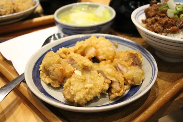 鹽酥雞排滷肉飯