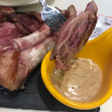 三弄脆皮鹹豬手