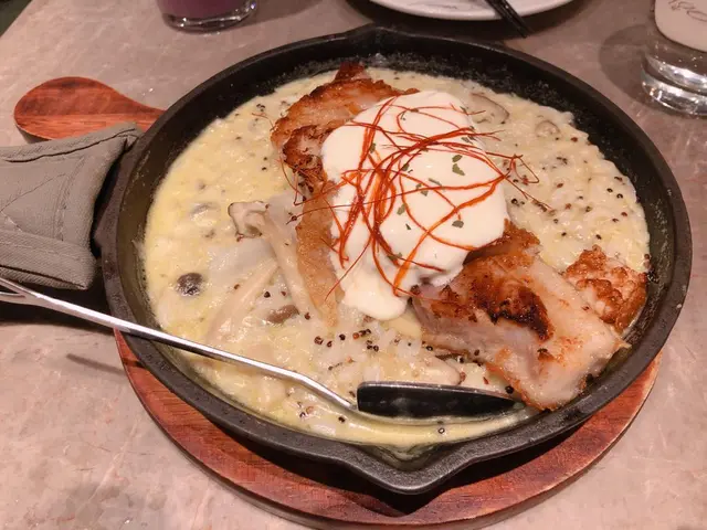 希臘乳酪英國保濕豬扒燉藜麥飯