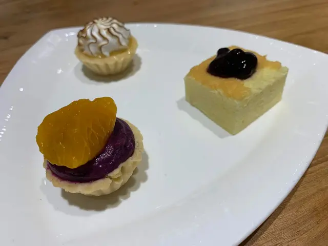 最後仲送自家製甜品~😍
有輕乳酪蛋糕、紫薯撻、檸檬🍋雪山撻,
輕乳酪蛋糕食落唔會太heavy,
撻皮好酥脆,紫薯香甜適中,檸檬雪山酸甜又refreshing