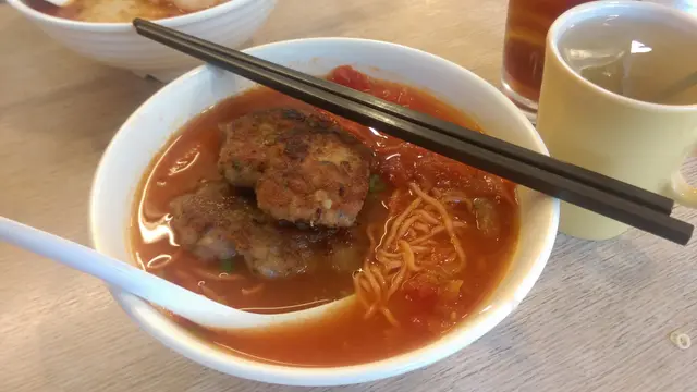 香芹蕃茄湯底-隊長肉餅蕃茄麵