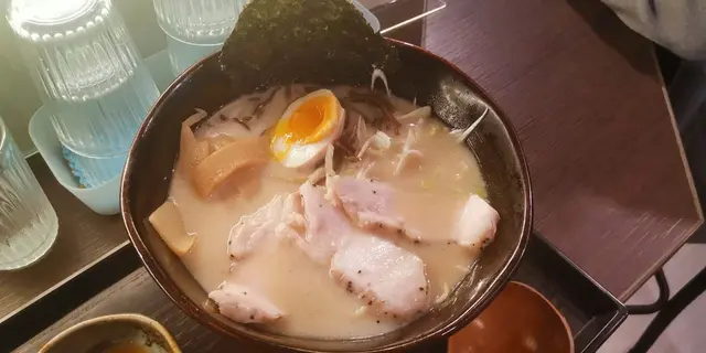 慢煮薩摩雞.雞白湯拉麵