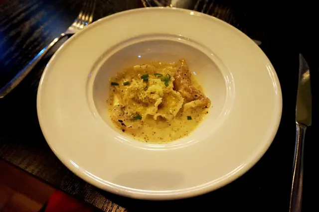 松露白汁免治豬及魚肉雲吞