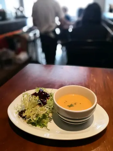 田园沙律及新鲜粟米浓汤