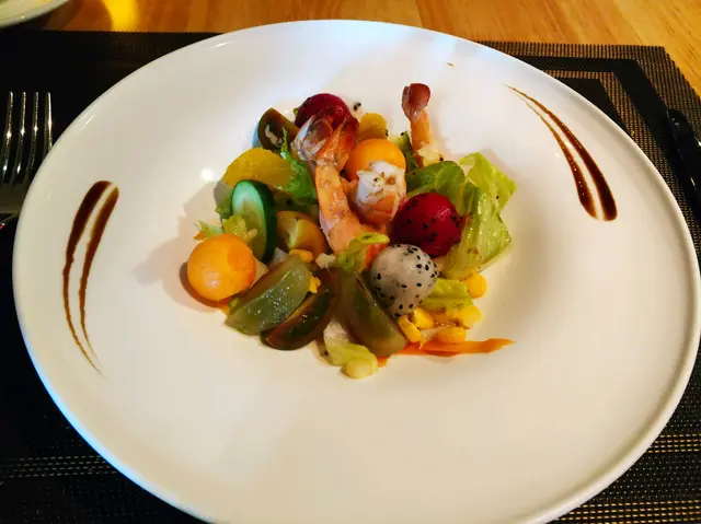 organic vegetables, fruits & prawn salad