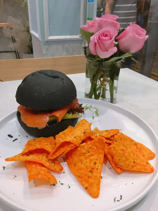 煙三文魚大蘑菇漢堡