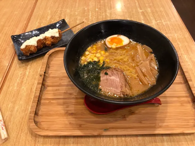 濃厚味噌拉面，炸雞串