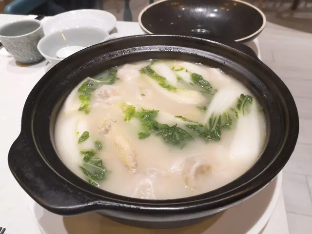 砂鍋雲吞雞(半隻)