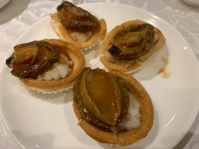 原隻鮑魚酥