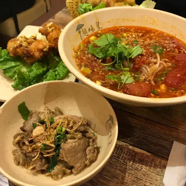 熟牛肉蕃茄蟹膏湯檬粉